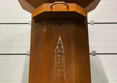 Plancha en acier corten personnalisée avec le beffroi de Mons